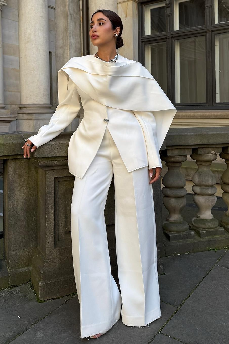 Ensemble chic blazer cape et pantalon large