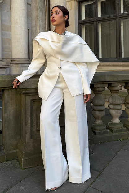 Ensemble chic blazer cape et pantalon large