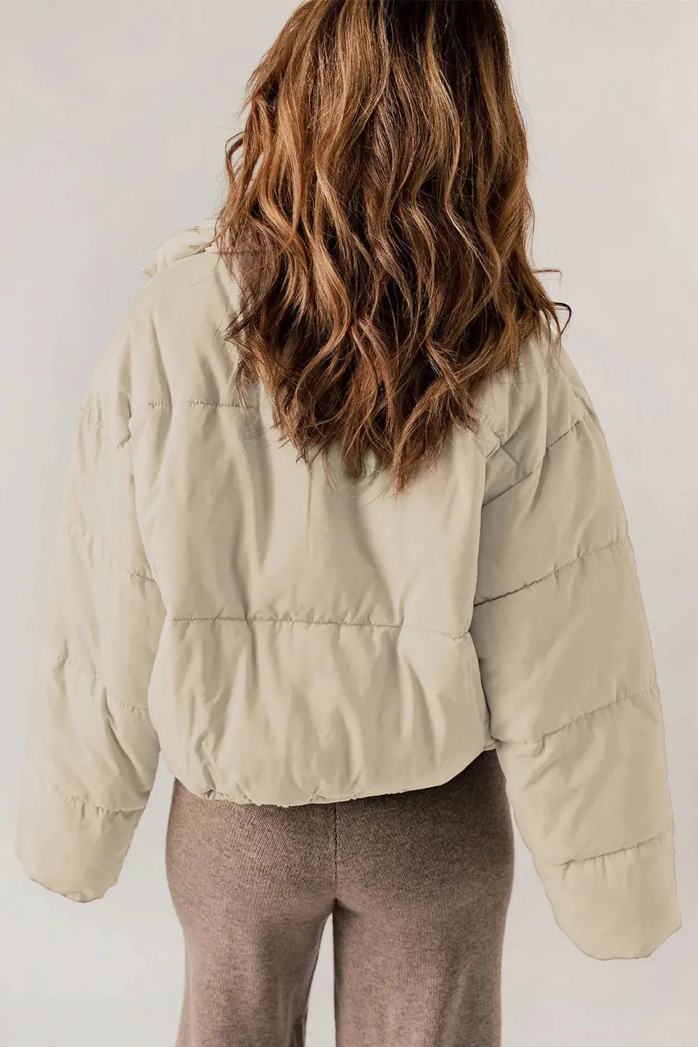 Manteau long chic à col et fermeture éclair pour un style superposé élégant