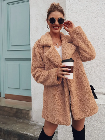 Manteau court en peluche teddy douillet avec col revers pour femme