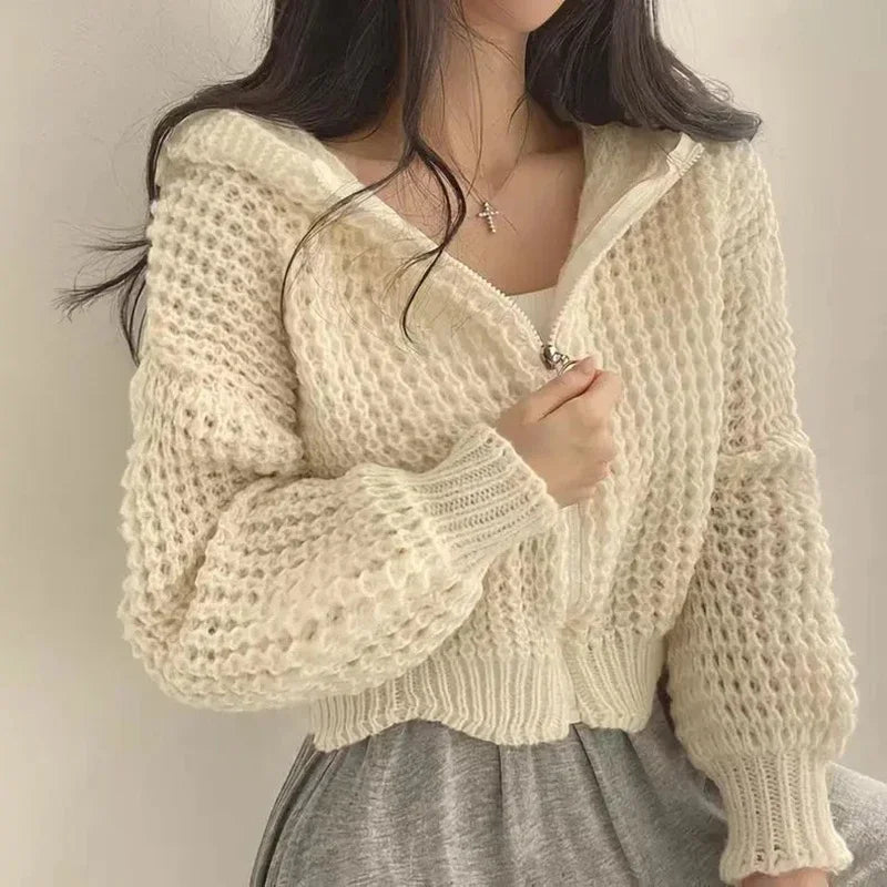 Cardigan court à capuche en maille avec détails ajourés