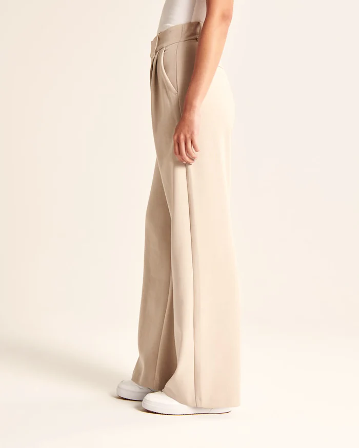 Pantalon tailleur évasé beige sophistiqué pour femmes