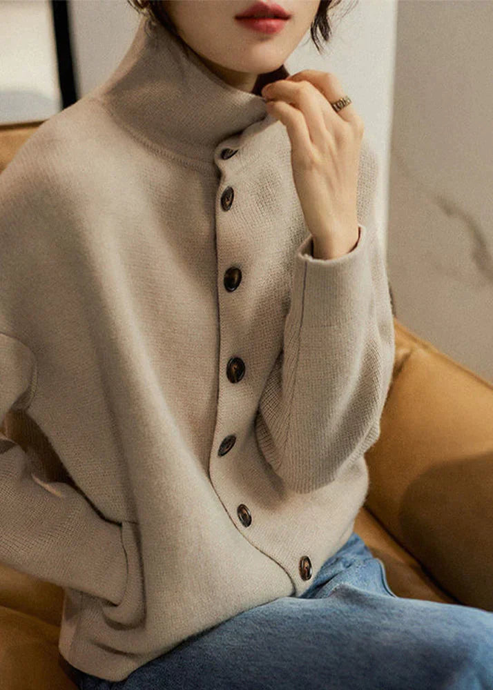 Femmes Beige Pull à Col Roulé avec Boutons