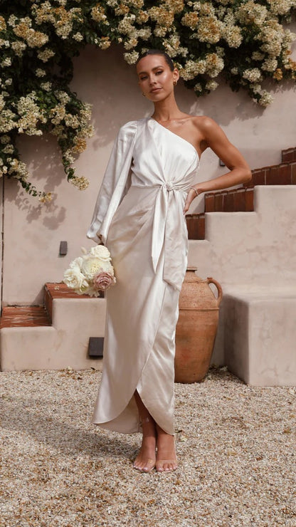 Elégante robe longue asymétrique en satin Femme