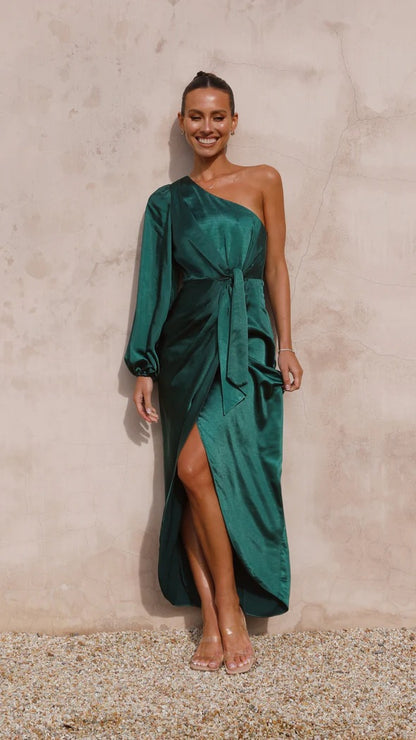 Elégante robe longue asymétrique en satin Femme