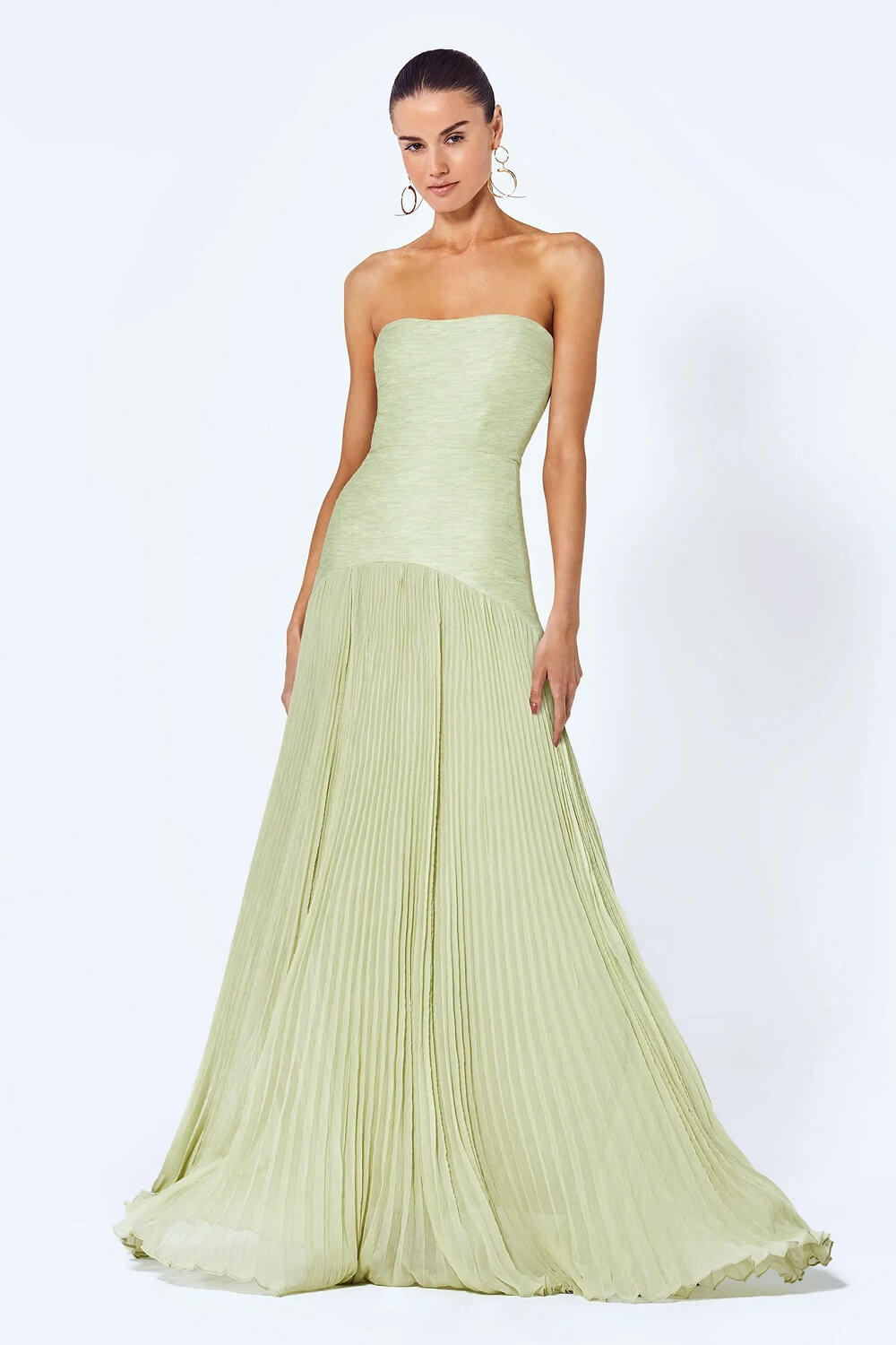 Robe longue verte élégante et fluide pour occasions d'été