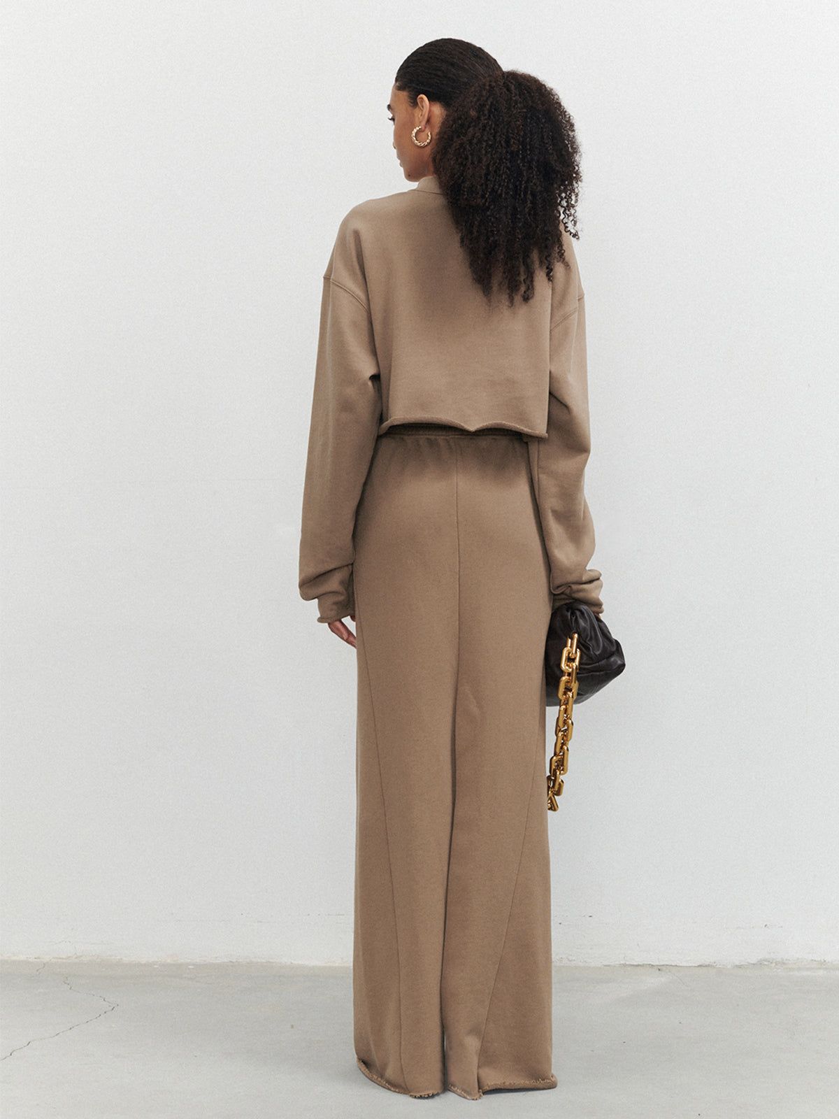 Sweat-shirt court confortable pour un style chic décontracté