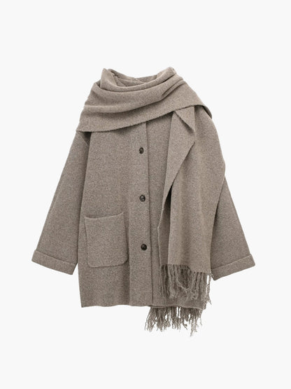 Manteau moderne avec patte de boutonnage sur toute la longueur et jeu d'écharpes à glands assorti