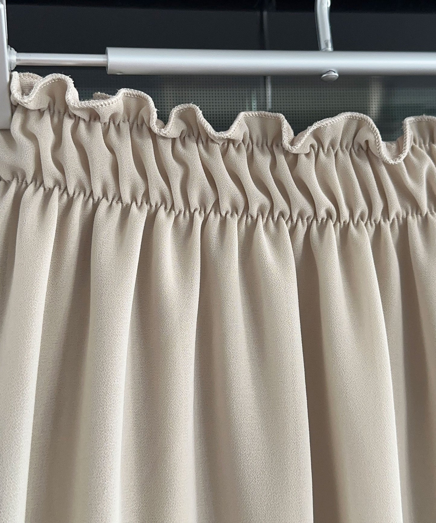 Robe chic beige d'inspiration fauteuil à bascule