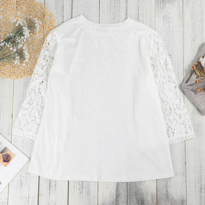 Elégant chemisier blanc en dentelle avec col rond et manches
