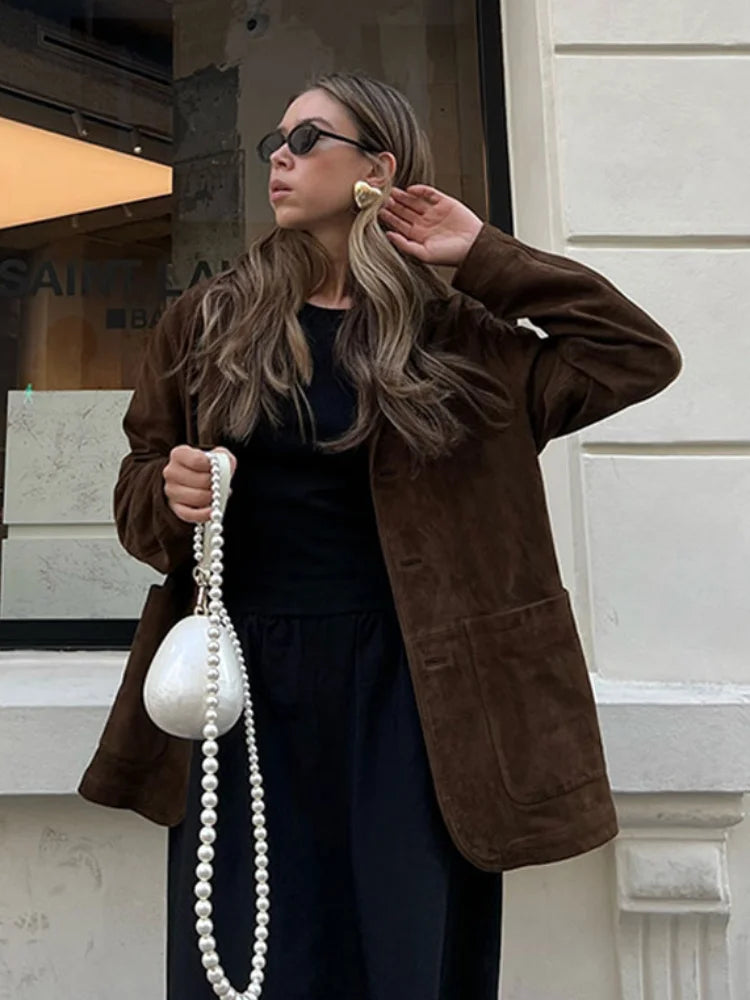 Veste à revers marron chaud élégante pour une élégance décontractée