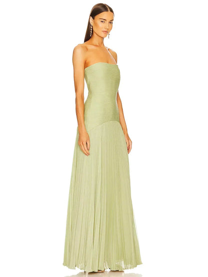 Robe longue verte élégante et fluide pour occasions d'été