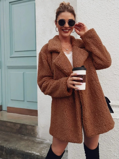 Manteau court en peluche teddy douillet avec col revers pour femme