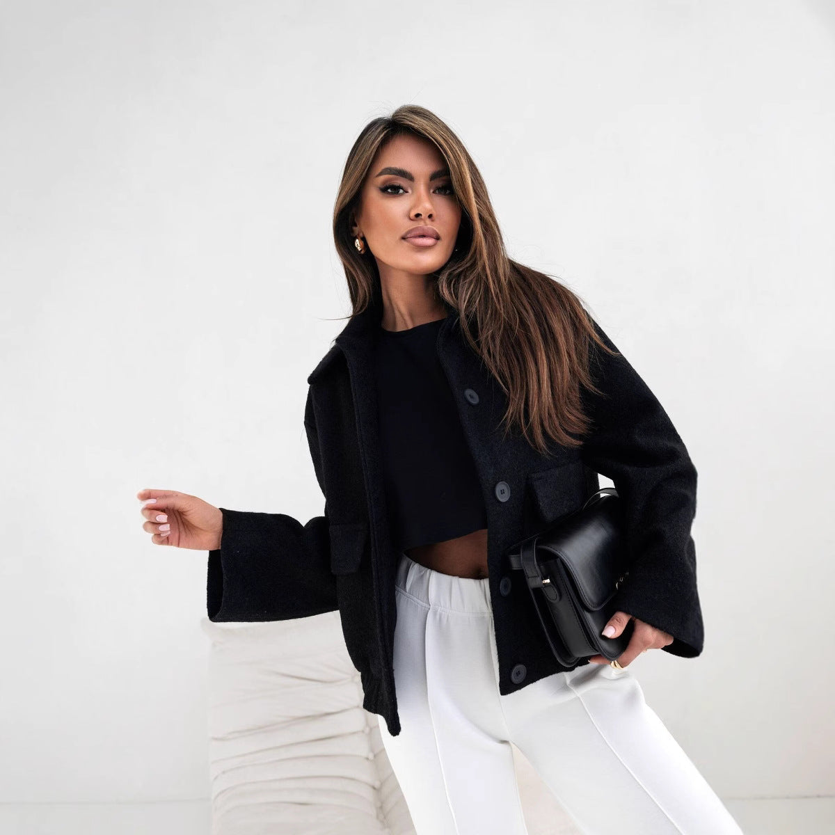 Veste courte surdimensionnée en mélange de laine avec patte de boutonnage et poches