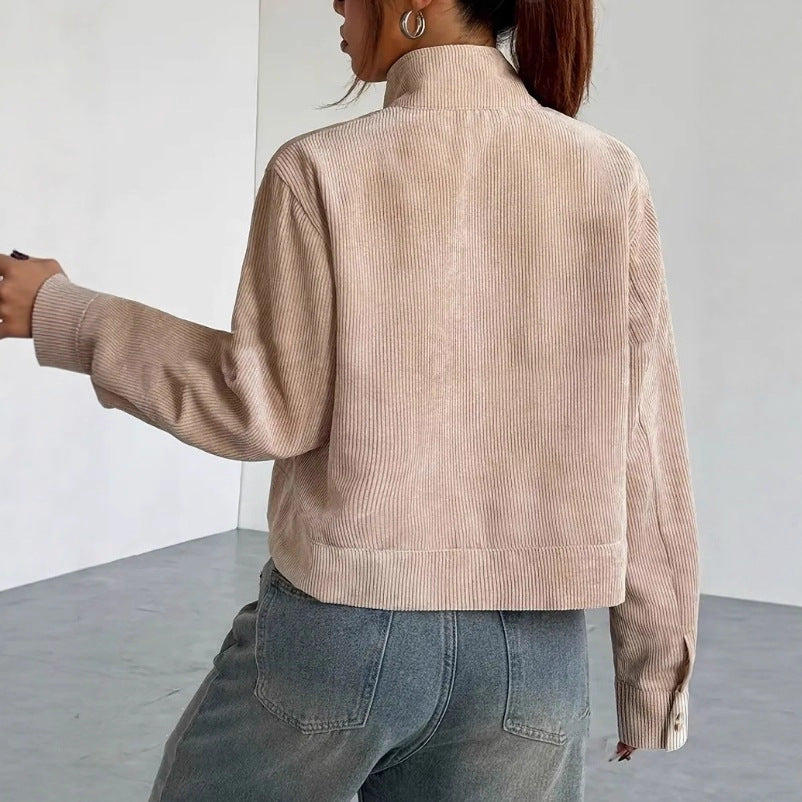 Veste courte en velours côtelé avec large col et fermeture éclair