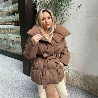 Manteau matelassé ceinturé pour femme avec large col et doublure chaude