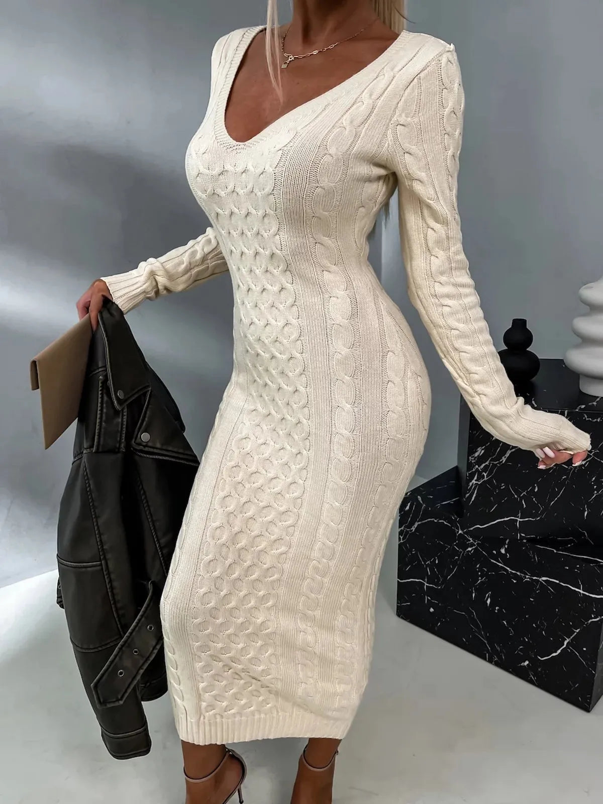 Robe Pull Femme Stylée Crème avec Dos en Dentelle