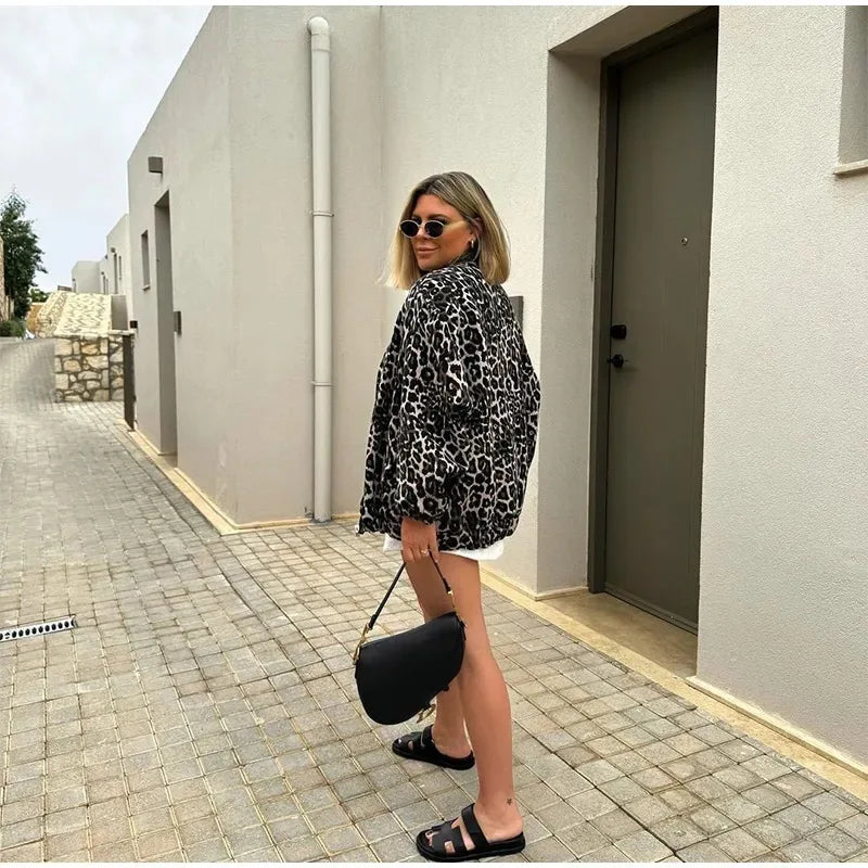 Veste élégante légère pour femmes moderne