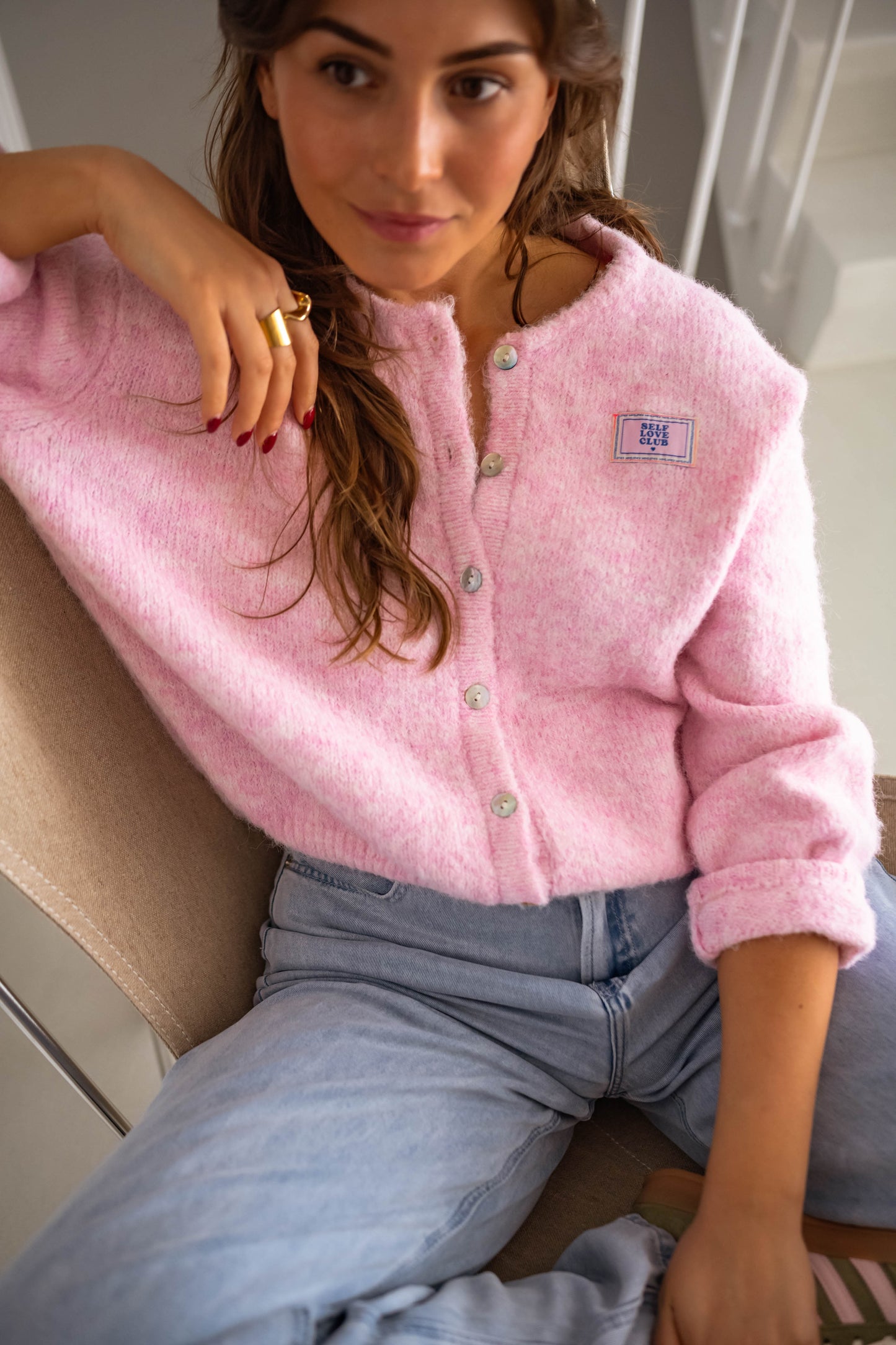 Cardigan matelassé rose chic pour looks superposés