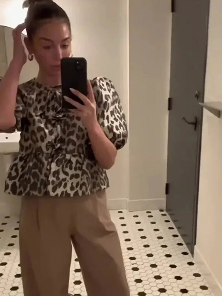 Blouse à manches bouffantes imprimé léopard avec détail nœud
