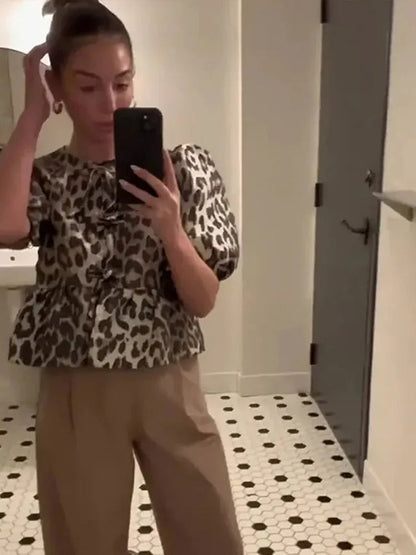 Blouse à manches bouffantes imprimé léopard avec détail nœud