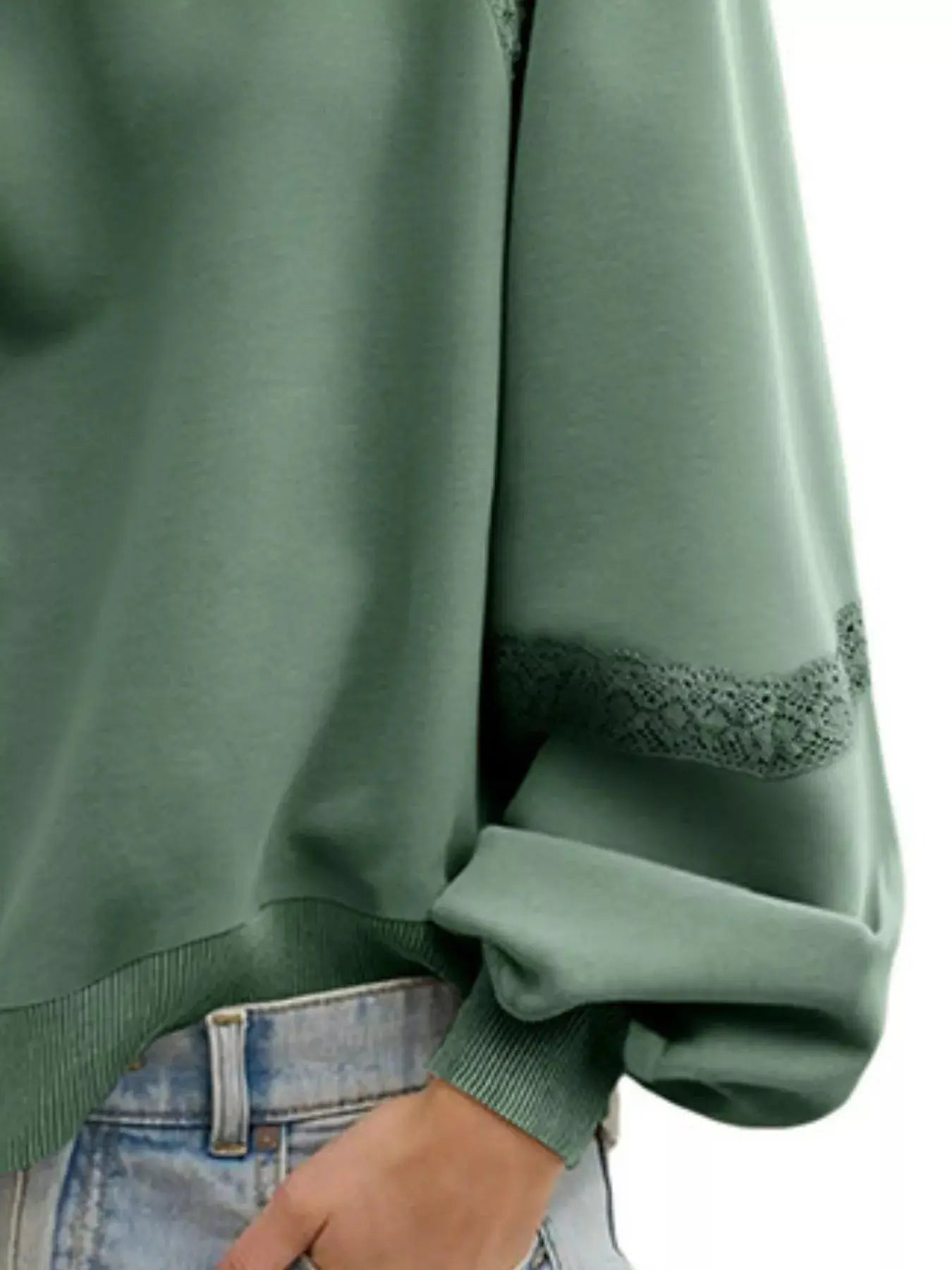 Sweat-shirt confortable avec détails en dentelle pour un look casual chic