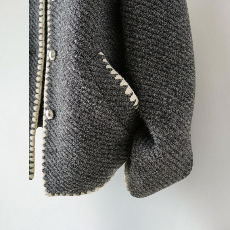 Cardigan en maille légère chic pour superposition