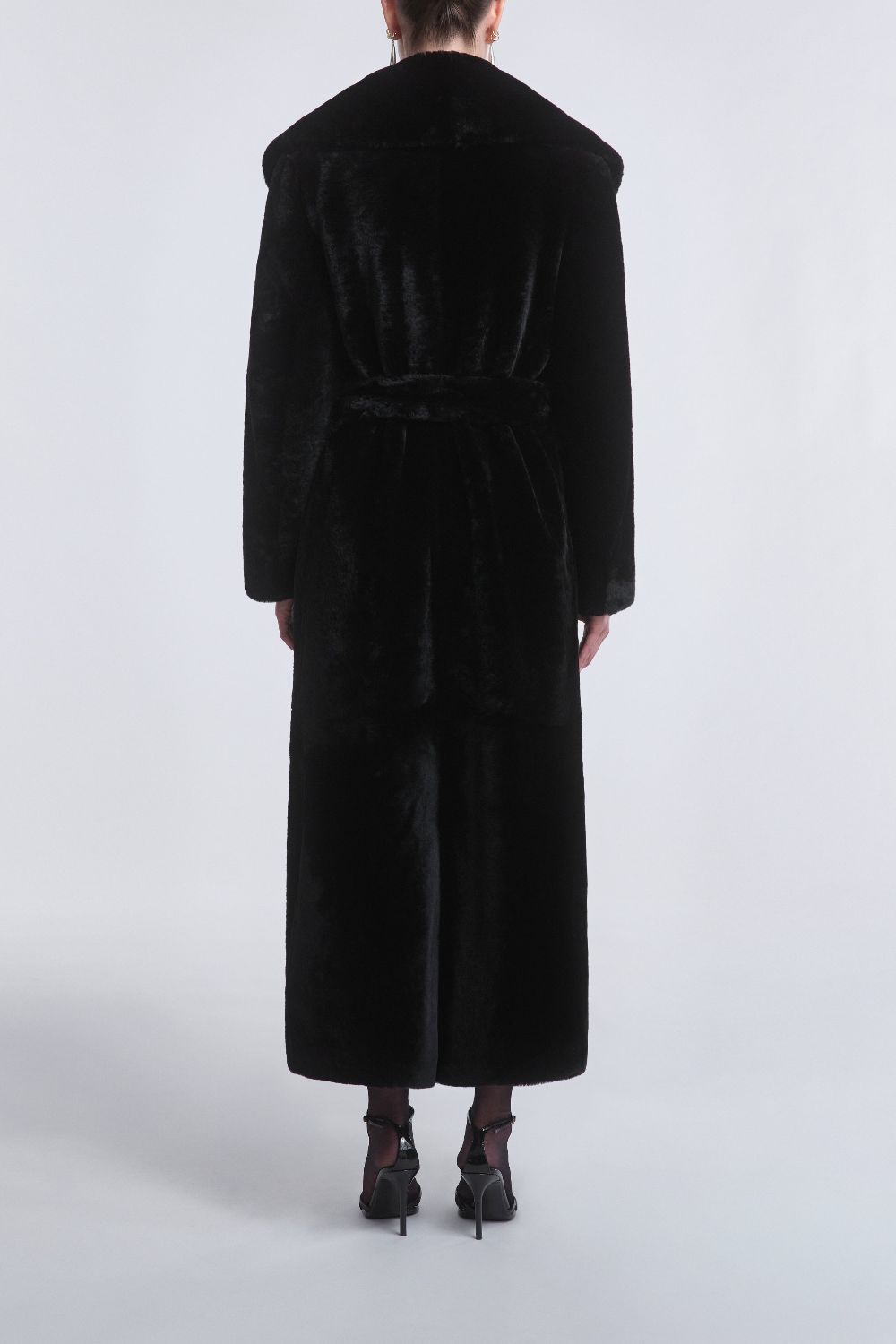 Manteau Chic en Fausse Fourrure pour un Style Hivernal Élégant