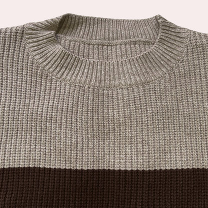 Pull en tricot bicolore avec manches ajourées