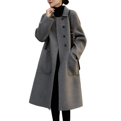 Elégant manteau noir avec manches bouffantes et encolure ronde